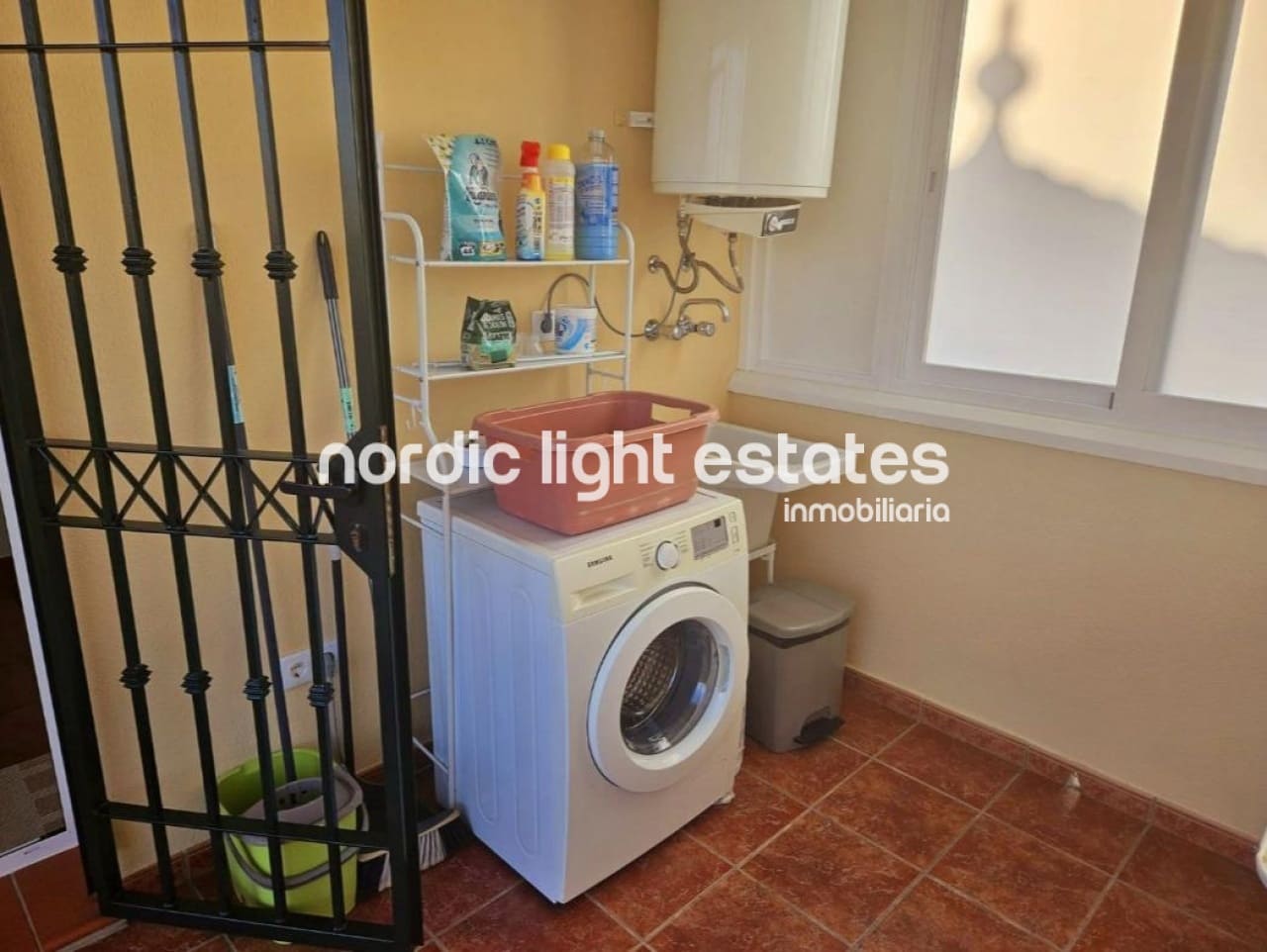 4 soveværelse Semi-Rækkehus til salg i Caleta de Velez med garage - € 550.000 (Ref: 9175764)