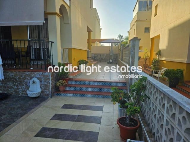 4 makuuhuone Paritalo myytävänä paikassa Caleta de Vélez, Vélez-Málaga mukana 
autotalli - 550 000 € (Ref: 9175764)