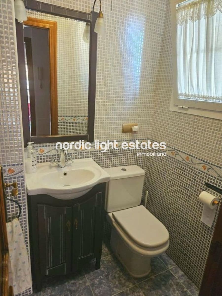 4 soveværelse Semi-Rækkehus til salg i Caleta de Velez med garage - € 550.000 (Ref: 9175764)