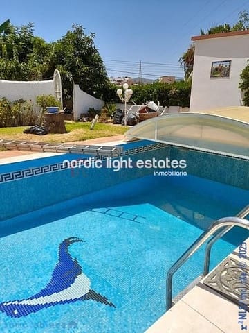 Chalet de 6 habitaciones en Nerja en venta con piscina garaje - 590.000 € (Ref: 9180226)