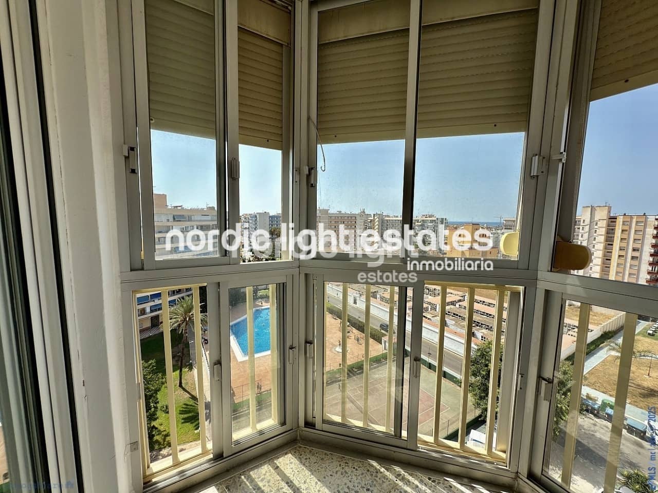 3 sypialnia Mieszkanie na sprzedaż w Torre del Mar z basenem - 350 000 € (Ref: 9181878)