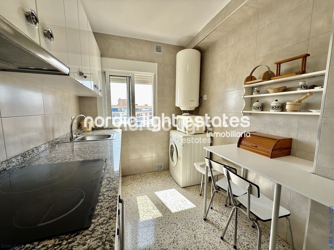 3 sypialnia Mieszkanie na sprzedaż w Torre del Mar z basenem - 350 000 € (Ref: 9181878)