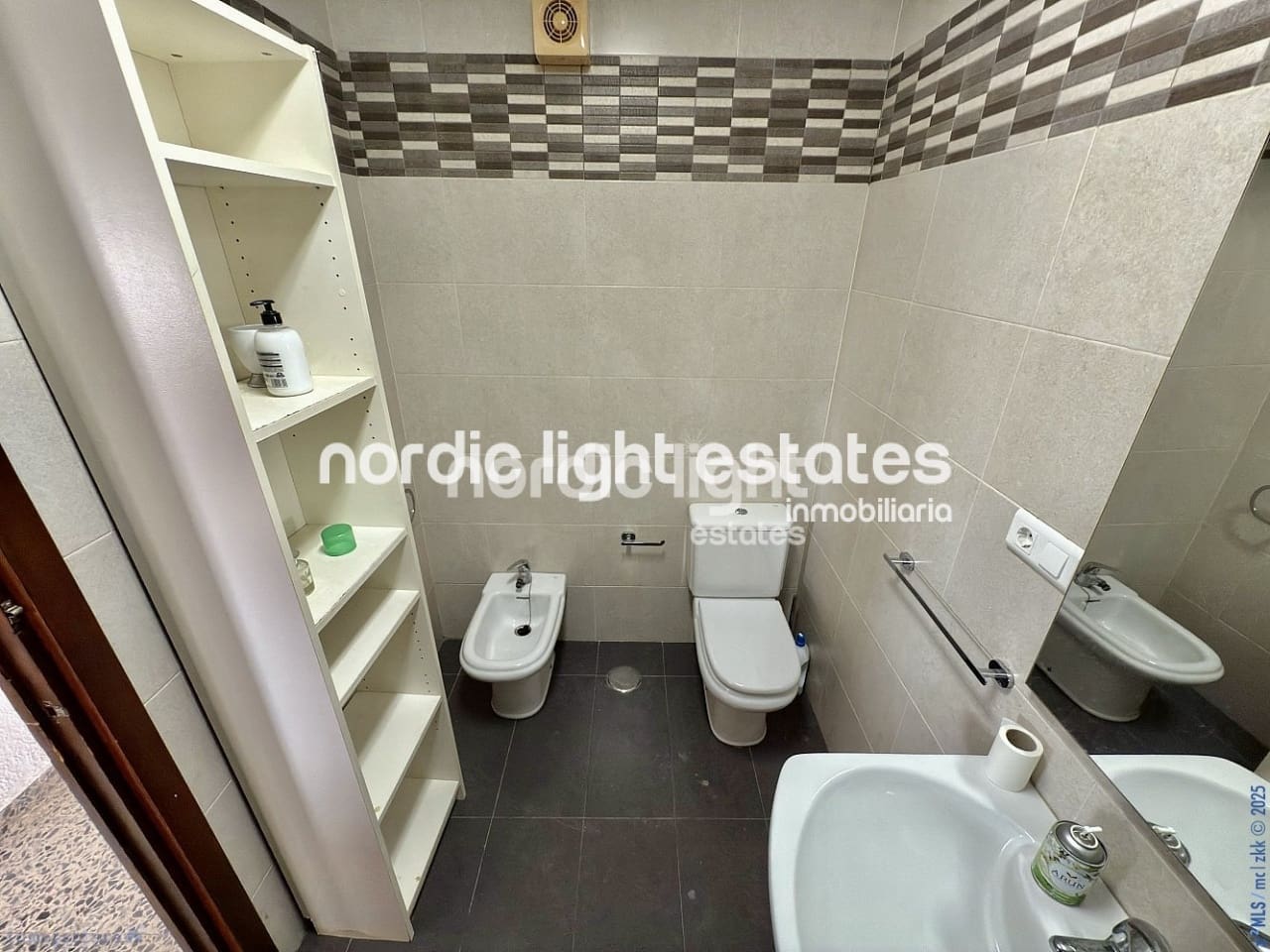 3 sypialnia Mieszkanie na sprzedaż w Torre del Mar z basenem - 350 000 € (Ref: 9181878)