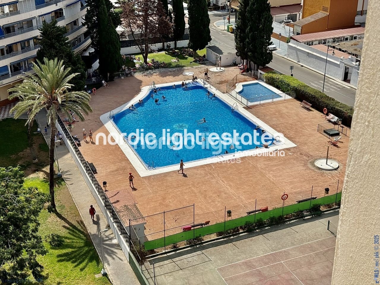 3 sypialnia Mieszkanie na sprzedaż w Torre del Mar z basenem - 350 000 € (Ref: 9181878)