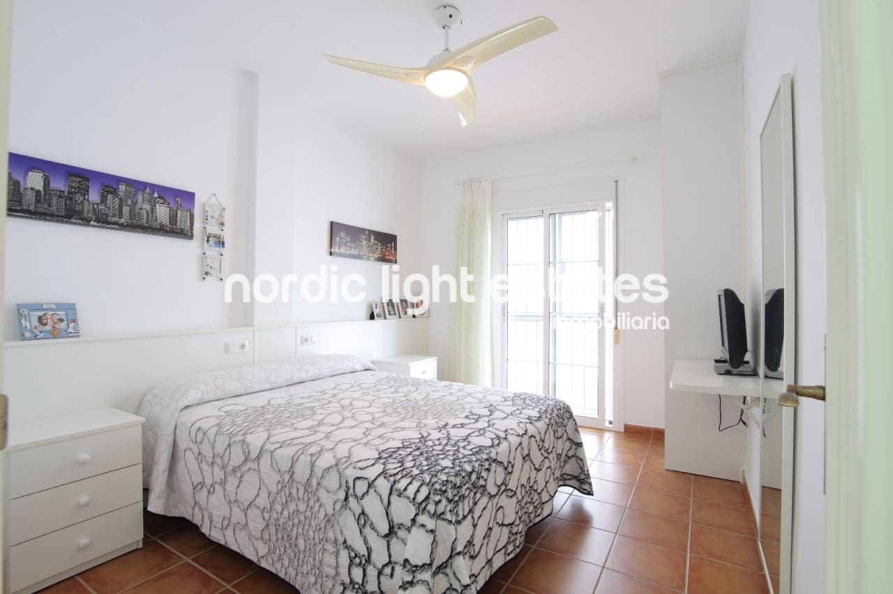 5 soverom Kjedet enebolig til salgs i Frigiliana med svømmebasseng garasje - € 415 000 (Ref: 9184458)