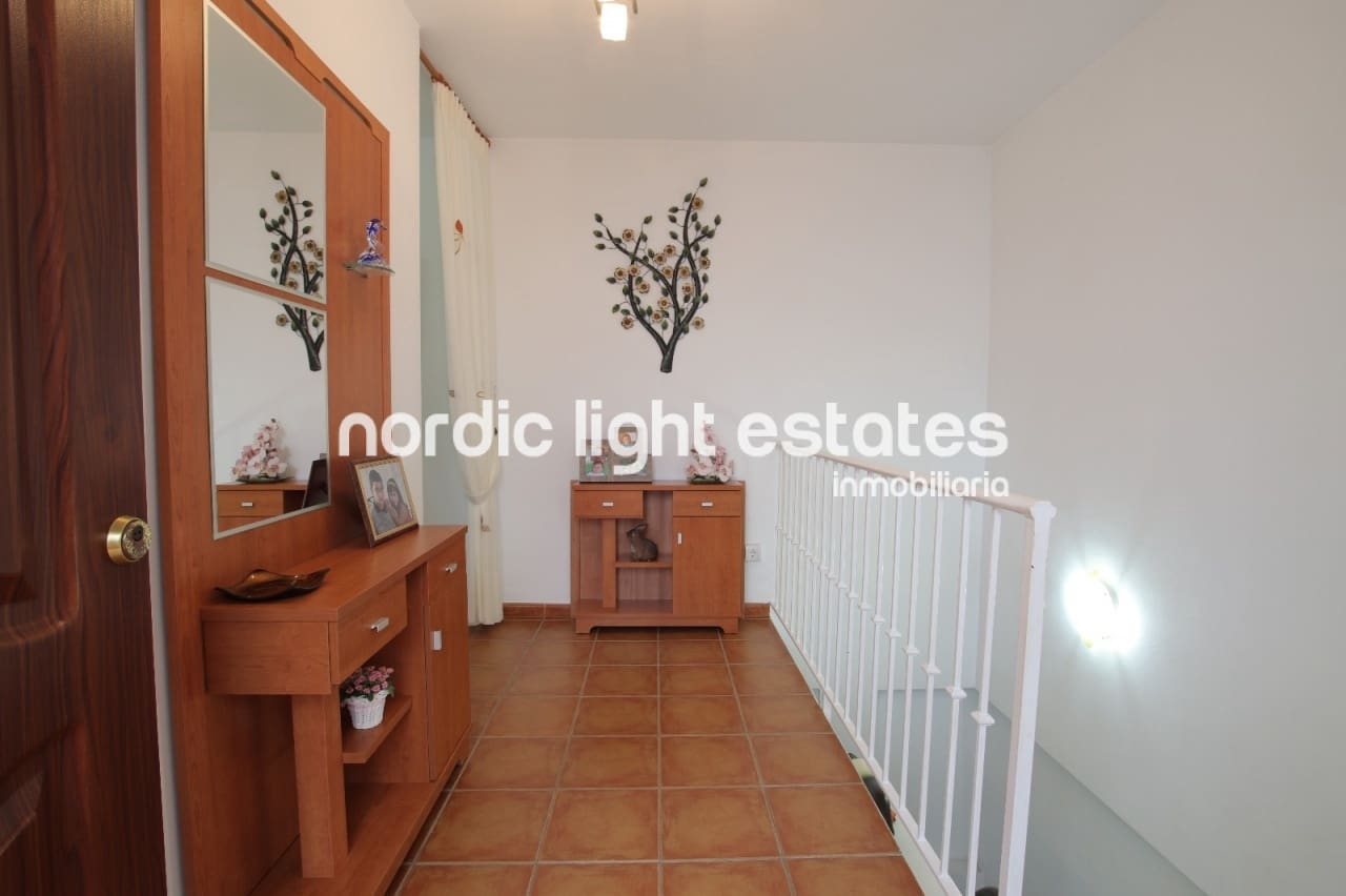 5 soverom Kjedet enebolig til salgs i Frigiliana med svømmebasseng garasje - € 415 000 (Ref: 9184458)