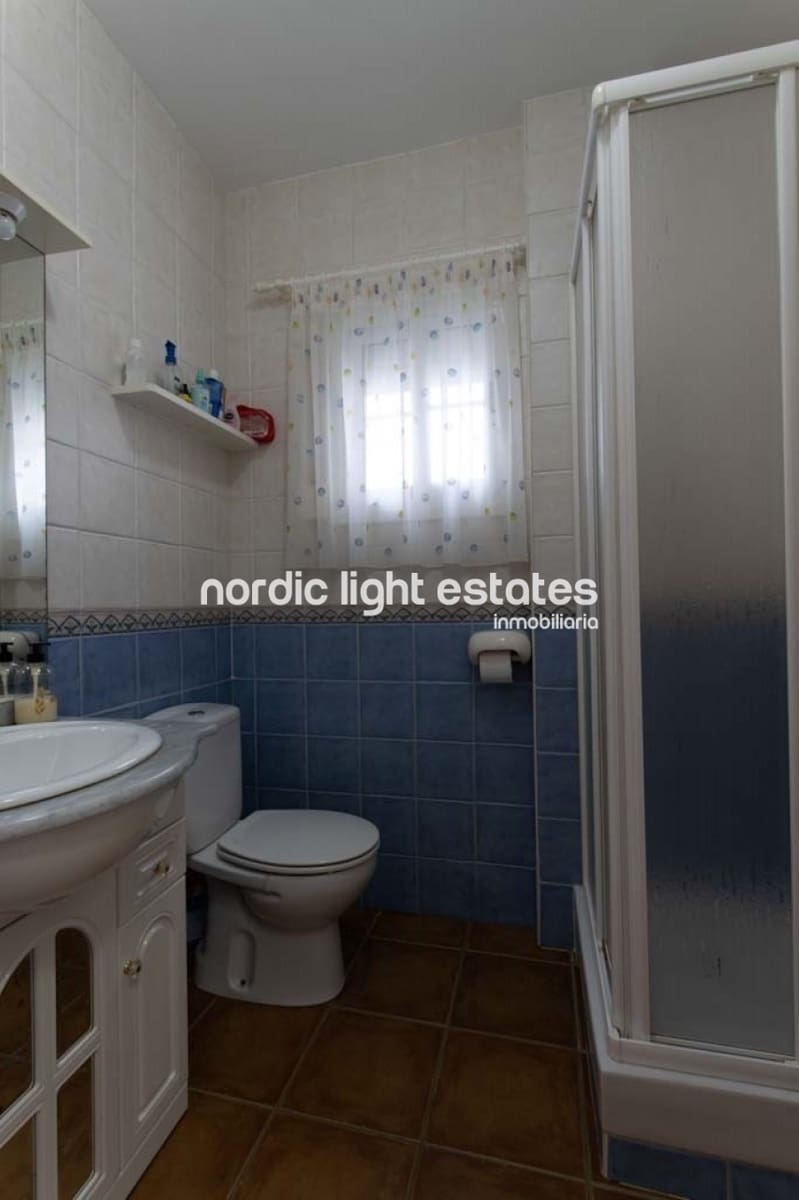 5 soverom Kjedet enebolig til salgs i Frigiliana med svømmebasseng garasje - € 415 000 (Ref: 9184458)