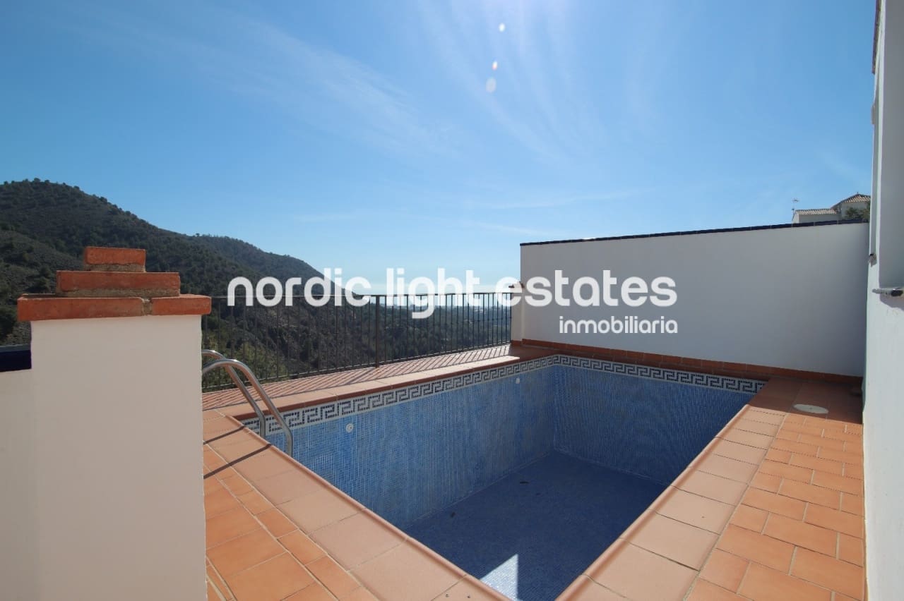 5 soverom Kjedet enebolig til salgs i Frigiliana med svømmebasseng garasje - € 415 000 (Ref: 9184458)