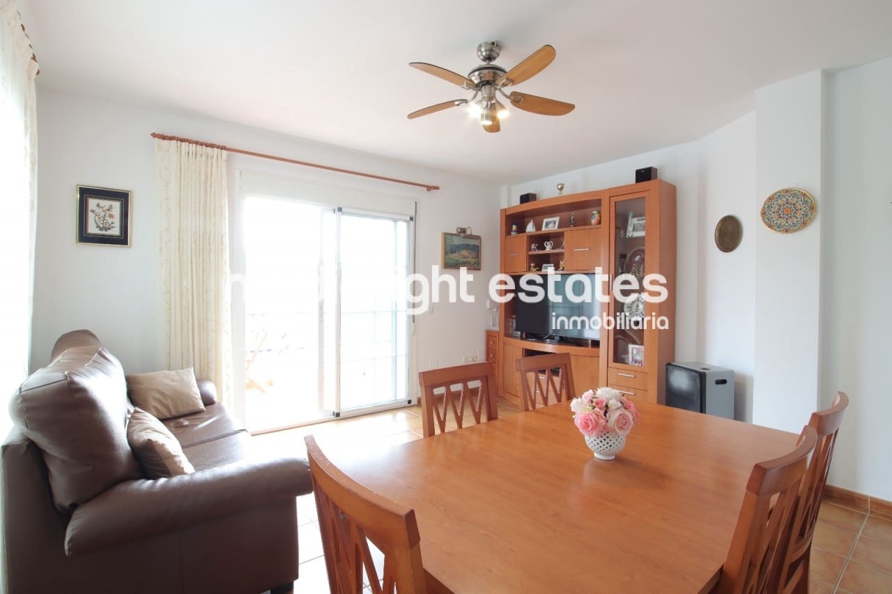 5 soverom Kjedet enebolig til salgs i Frigiliana med svømmebasseng garasje - € 415 000 (Ref: 9184458)