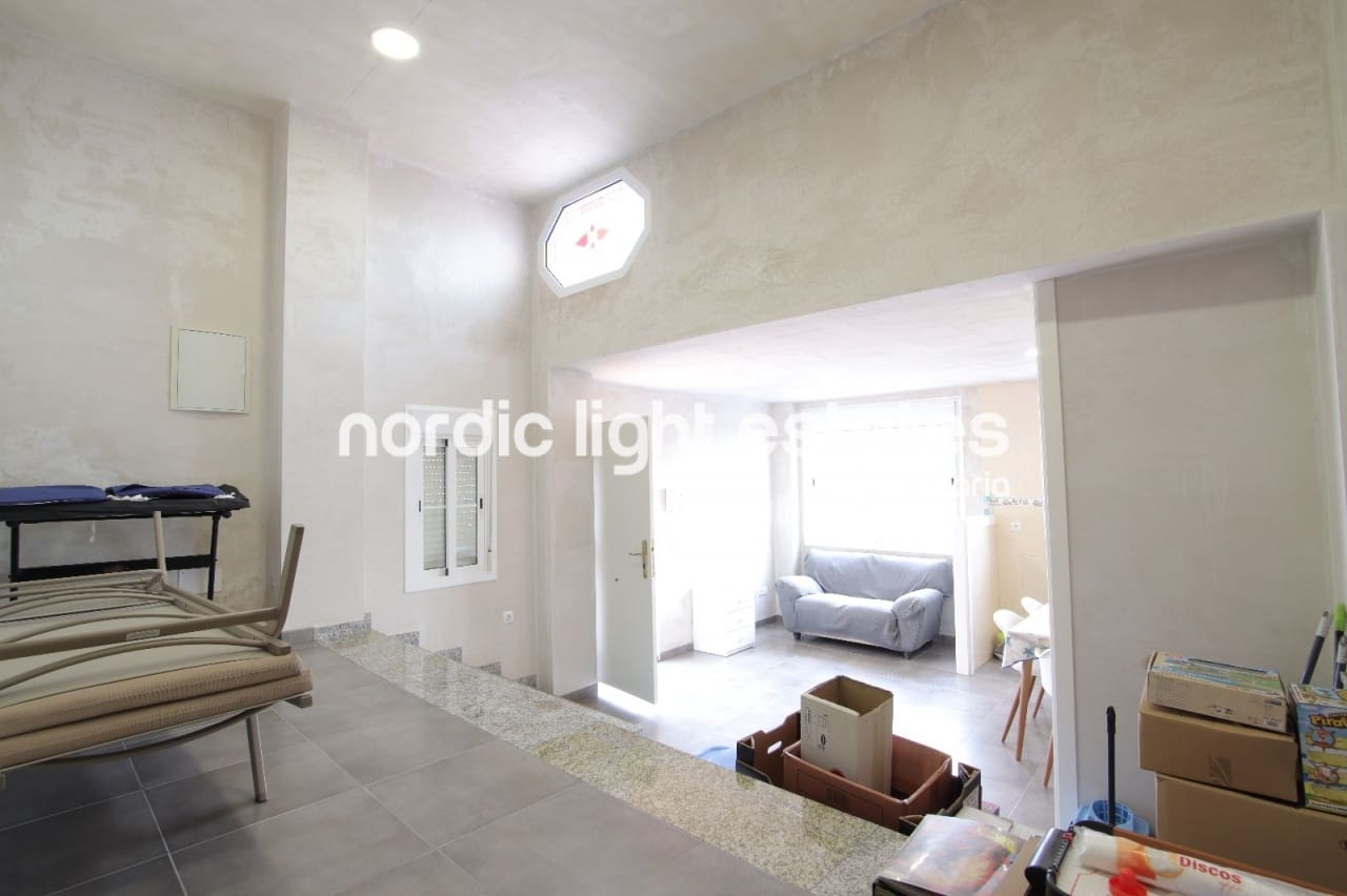 5 soverom Kjedet enebolig til salgs i Frigiliana med svømmebasseng garasje - € 415 000 (Ref: 9184458)