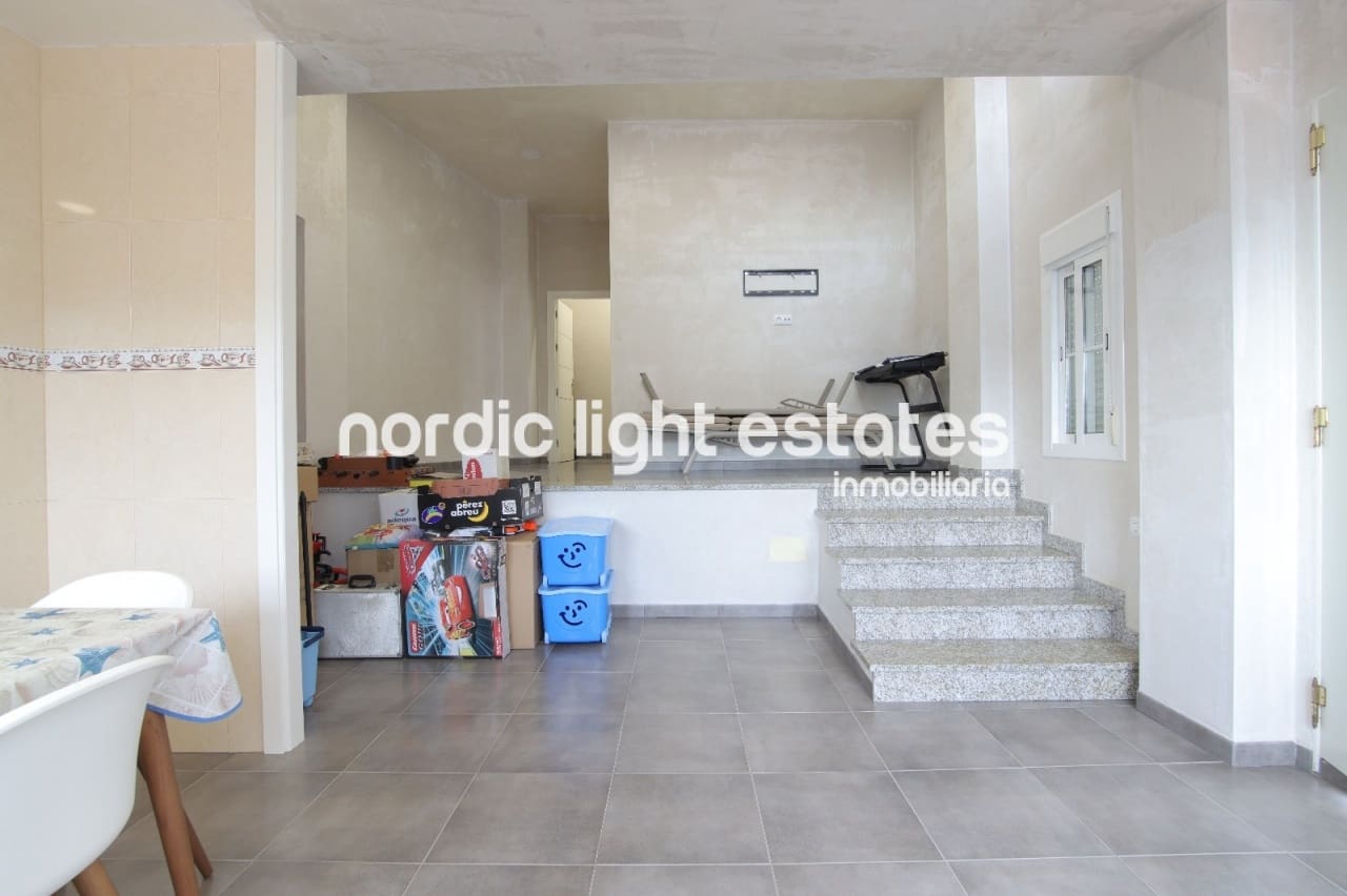 5 soverom Kjedet enebolig til salgs i Frigiliana med svømmebasseng garasje - € 415 000 (Ref: 9184458)