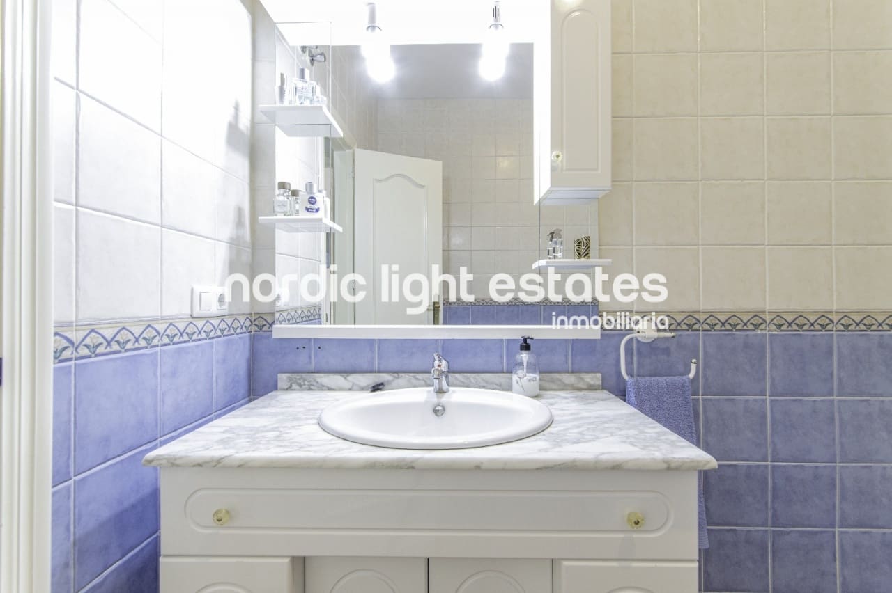 5 soverom Kjedet enebolig til salgs i Frigiliana med svømmebasseng garasje - € 415 000 (Ref: 9184458)