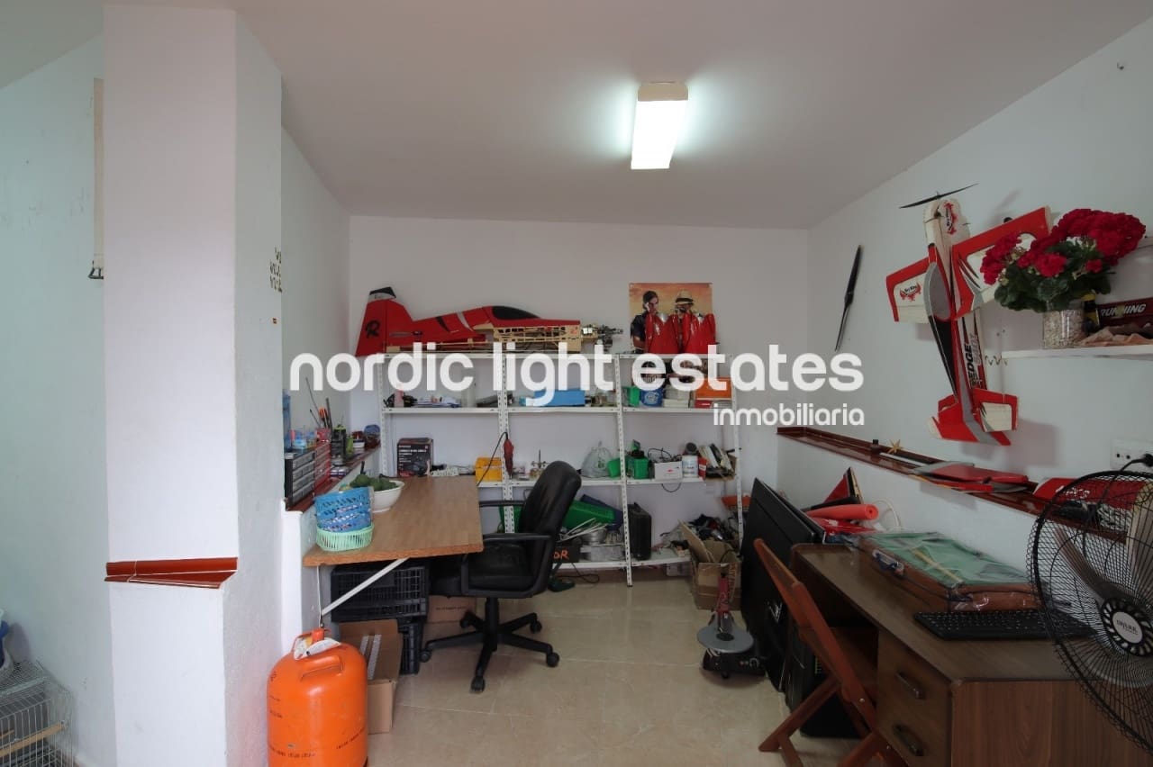 5 soverom Kjedet enebolig til salgs i Frigiliana med svømmebasseng garasje - € 415 000 (Ref: 9184458)