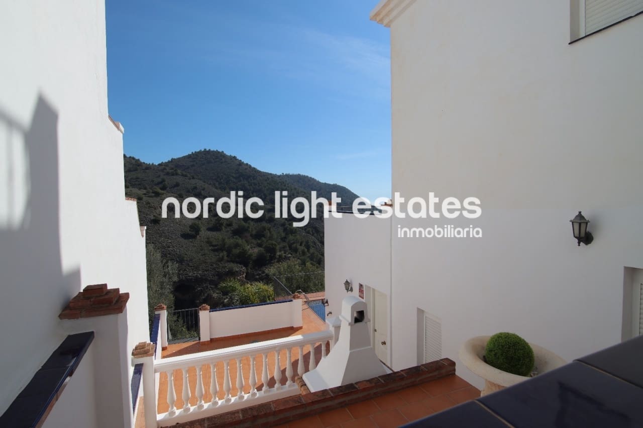 5 soverom Kjedet enebolig til salgs i Frigiliana med svømmebasseng garasje - € 415 000 (Ref: 9184458)