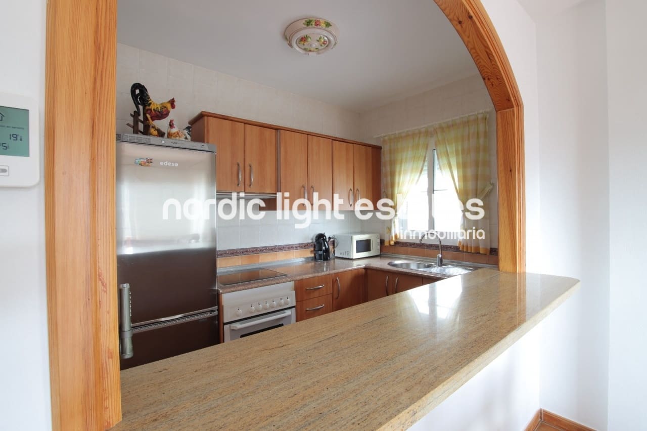 5 soverom Kjedet enebolig til salgs i Frigiliana med svømmebasseng garasje - € 415 000 (Ref: 9184458)