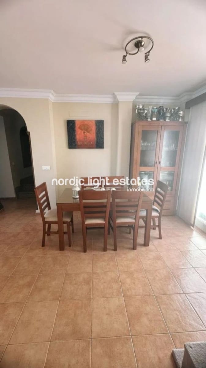 4 soveværelse Semi-Rækkehus til salg i Nerja med swimmingpool garage - € 465.000 (Ref: 9197015)