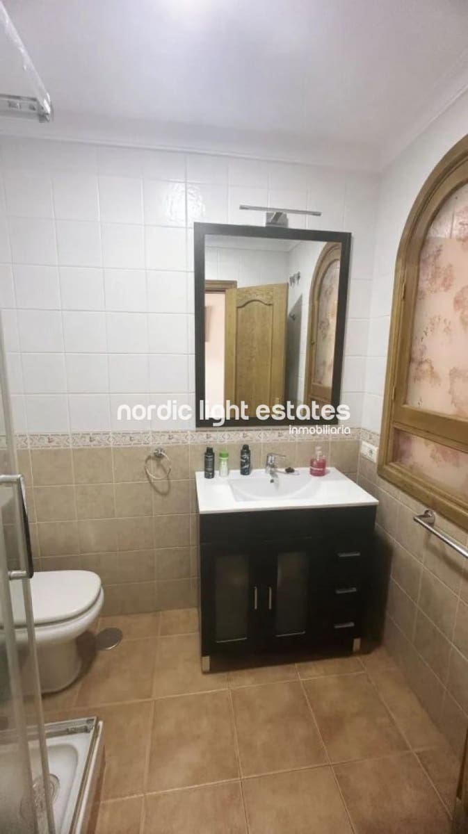 4 soveværelse Semi-Rækkehus til salg i Nerja med swimmingpool garage - € 465.000 (Ref: 9197015)