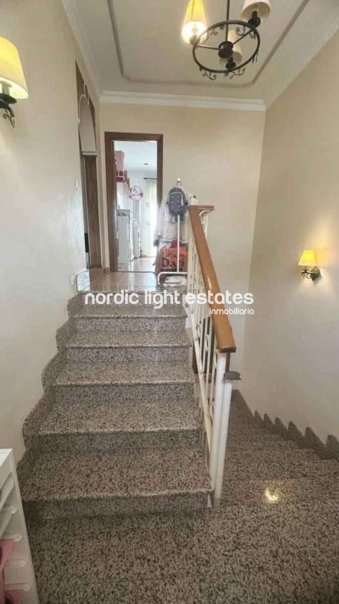 4 soveværelse Semi-Rækkehus til salg i Nerja med swimmingpool garage - € 465.000 (Ref: 9197015)