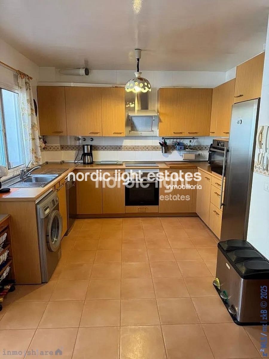 3 bedroom Semi-detached Villa for sale in Torre de Benagalbon with pool garage - € 460,000 (Ref: 9199872)