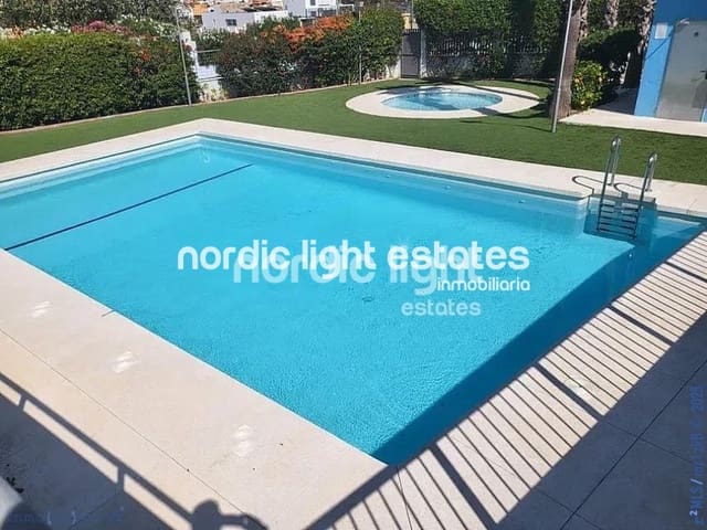 3 slaapkamer Halfvrijstaande villa te koop in Torre de Benagalbon, Rincón de la Victoria met zwembad garage - € 460.000 (Ref: 9199872)