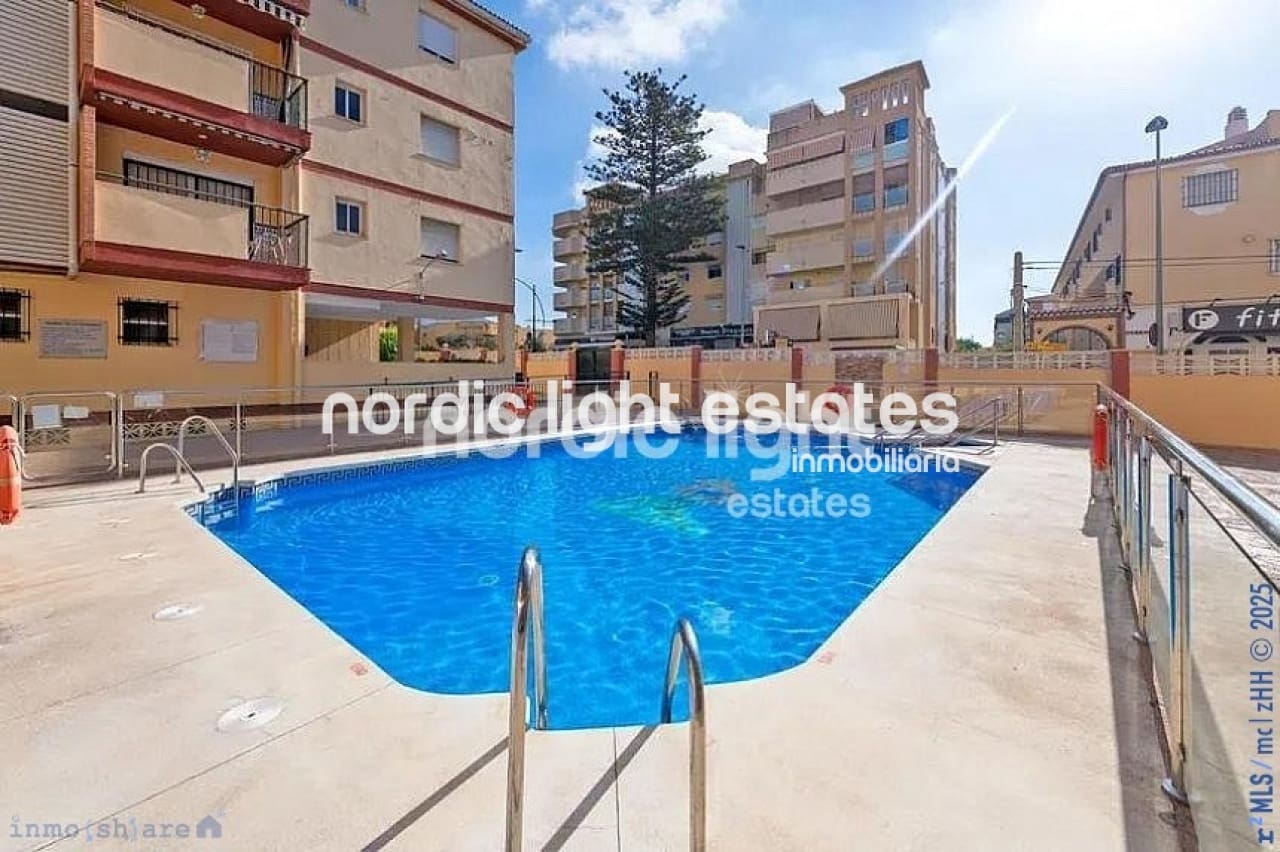 Apartamento de 2 habitaciones en Rincón de la Victoria en venta con piscina - 320.000 € (Ref: 9201623)