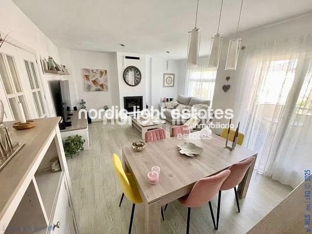 4 soveværelse Semi-Rækkehus til salg i Rincón de la Victoria med swimmingpool garage - € 485.000 (Ref: 9201624)