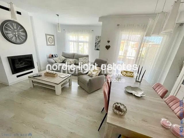 4 soveværelse Semi-Rækkehus til salg i Rincón de la Victoria med swimmingpool garage - € 485.000 (Ref: 9201624)