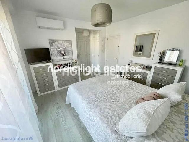 4 soveværelse Semi-Rækkehus til salg i Rincón de la Victoria med swimmingpool garage - € 485.000 (Ref: 9201624)