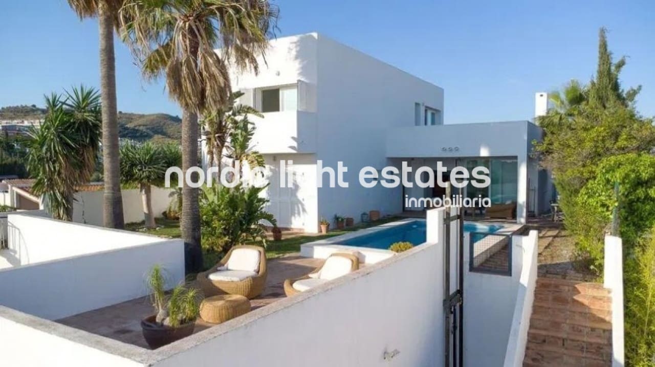 3 soveværelse Villa til salg i Rincon de la Victoria med swimmingpool garage - € 850.000 (Ref: 9203281)