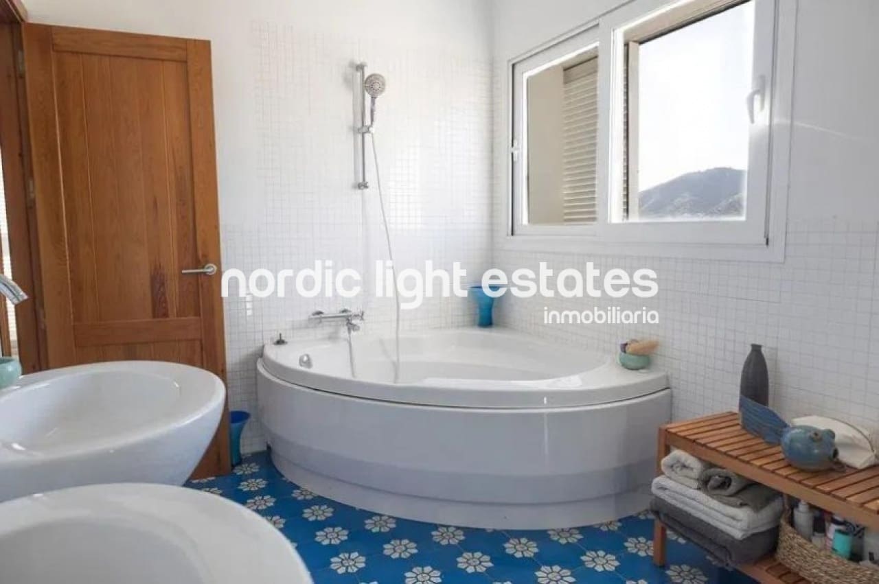 3 soveværelse Villa til salg i Rincon de la Victoria med swimmingpool garage - € 850.000 (Ref: 9203281)