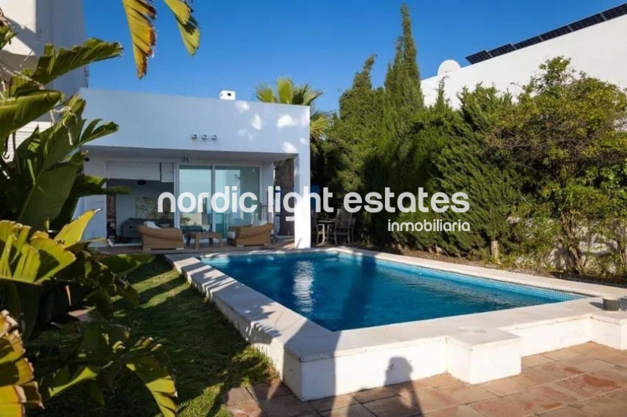 3 soveværelse Villa til salg i Rincon de la Victoria med swimmingpool garage - € 850.000 (Ref: 9203281)