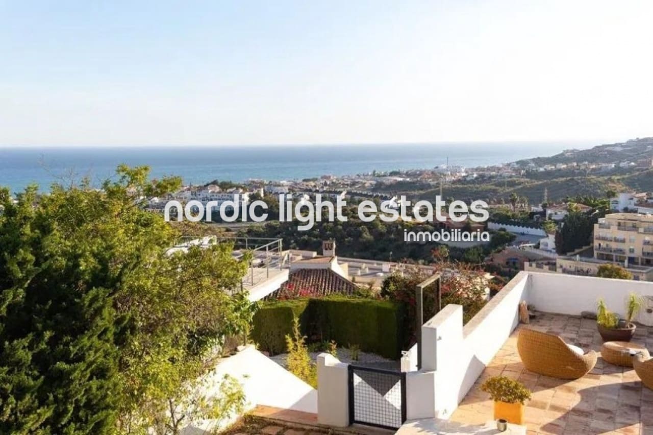 3 soveværelse Villa til salg i Rincon de la Victoria med swimmingpool garage - € 850.000 (Ref: 9203281)