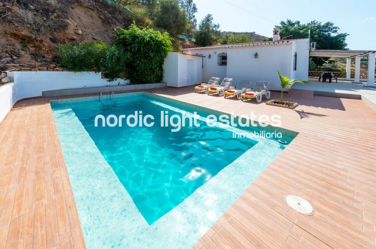 5 soverom Villa til salgs i Torrox med svømmebasseng garasje - € 650 000 (Ref: 9203283)