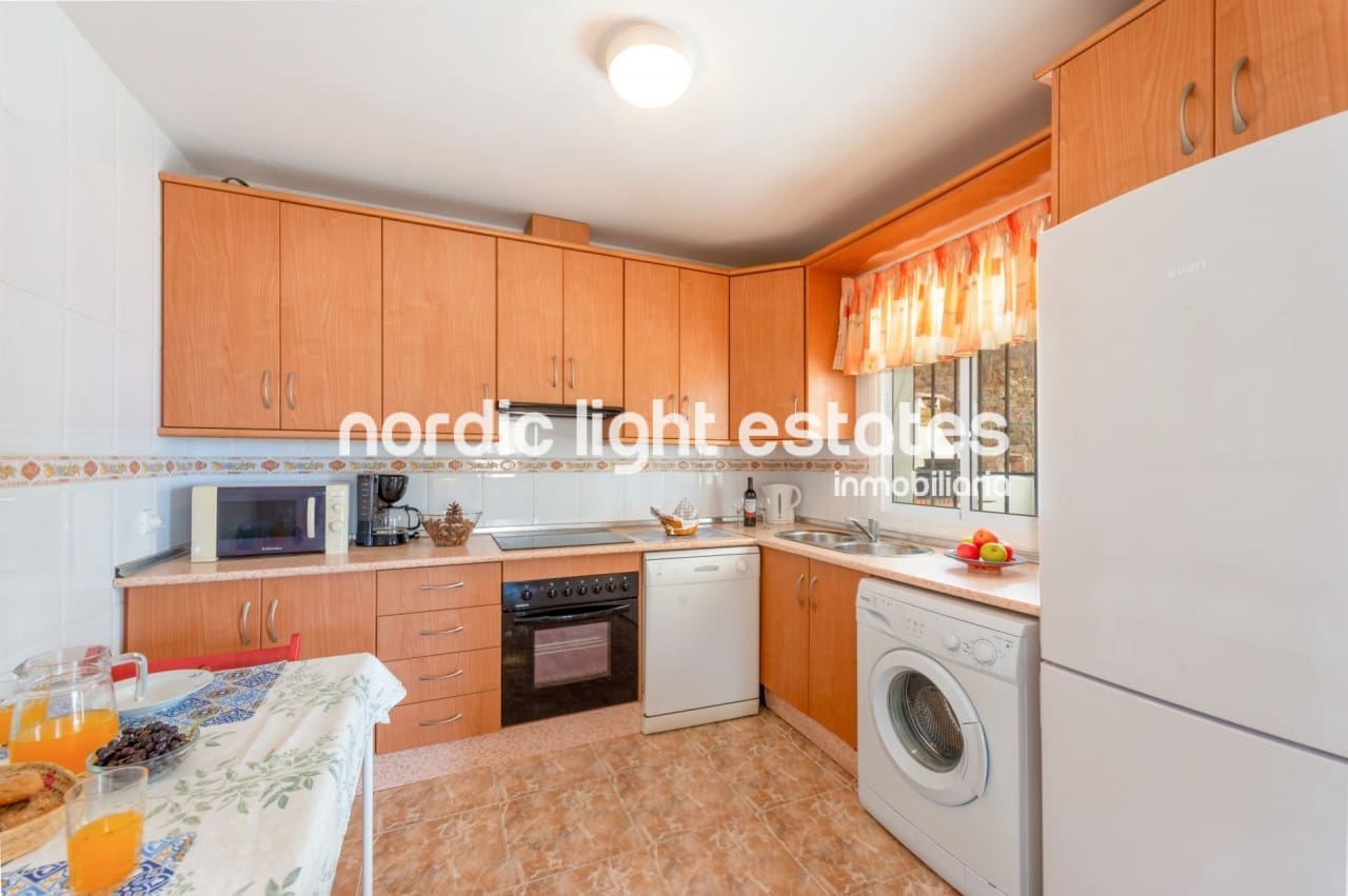 5 soverom Villa til salgs i Torrox med svømmebasseng garasje - € 650 000 (Ref: 9203283)