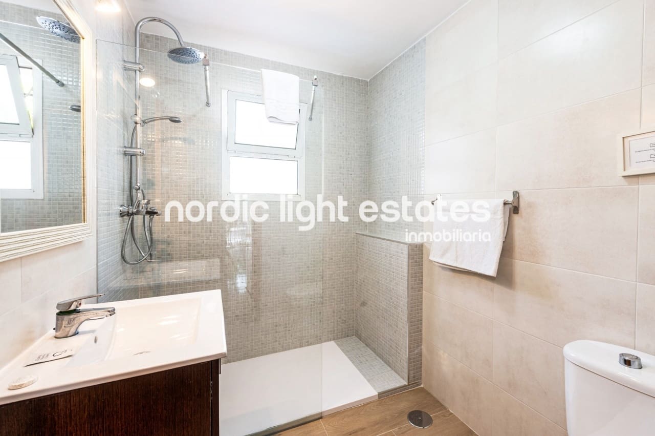 5 soverom Villa til salgs i Torrox med svømmebasseng garasje - € 650 000 (Ref: 9203283)