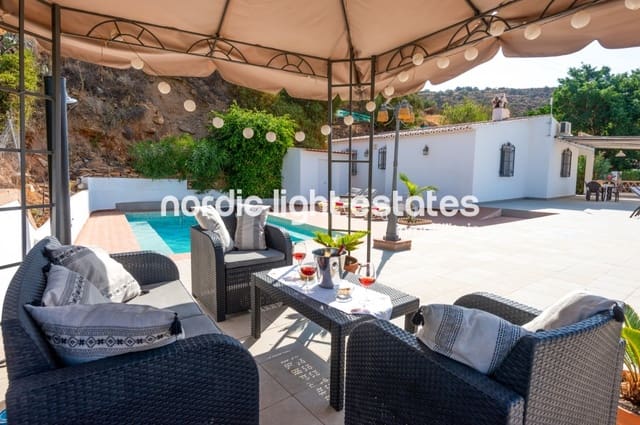 5 soveværelse Villa til salg i Torrox med swimmingpool garage - € 650.000 (Ref: 9203283)