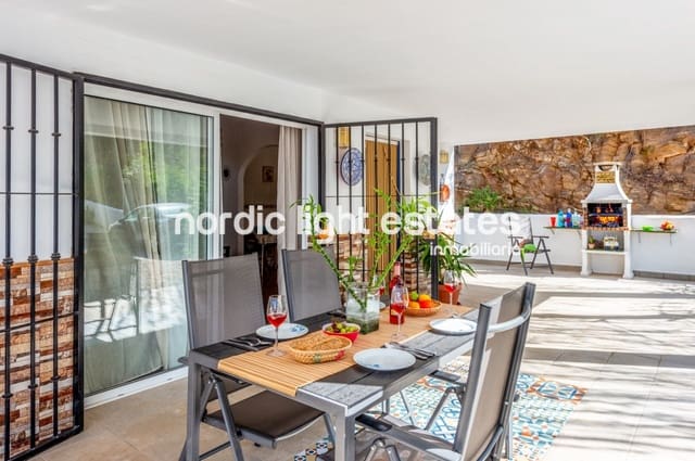 5 soveværelse Villa til salg i Torrox med swimmingpool garage - € 650.000 (Ref: 9203283)