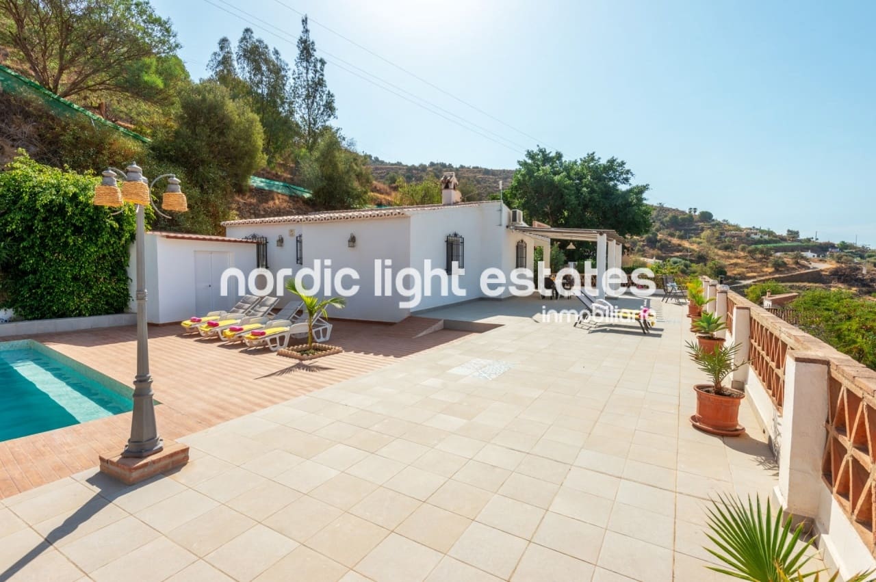 5 soverom Villa til salgs i Torrox med svømmebasseng garasje - € 650 000 (Ref: 9203283)