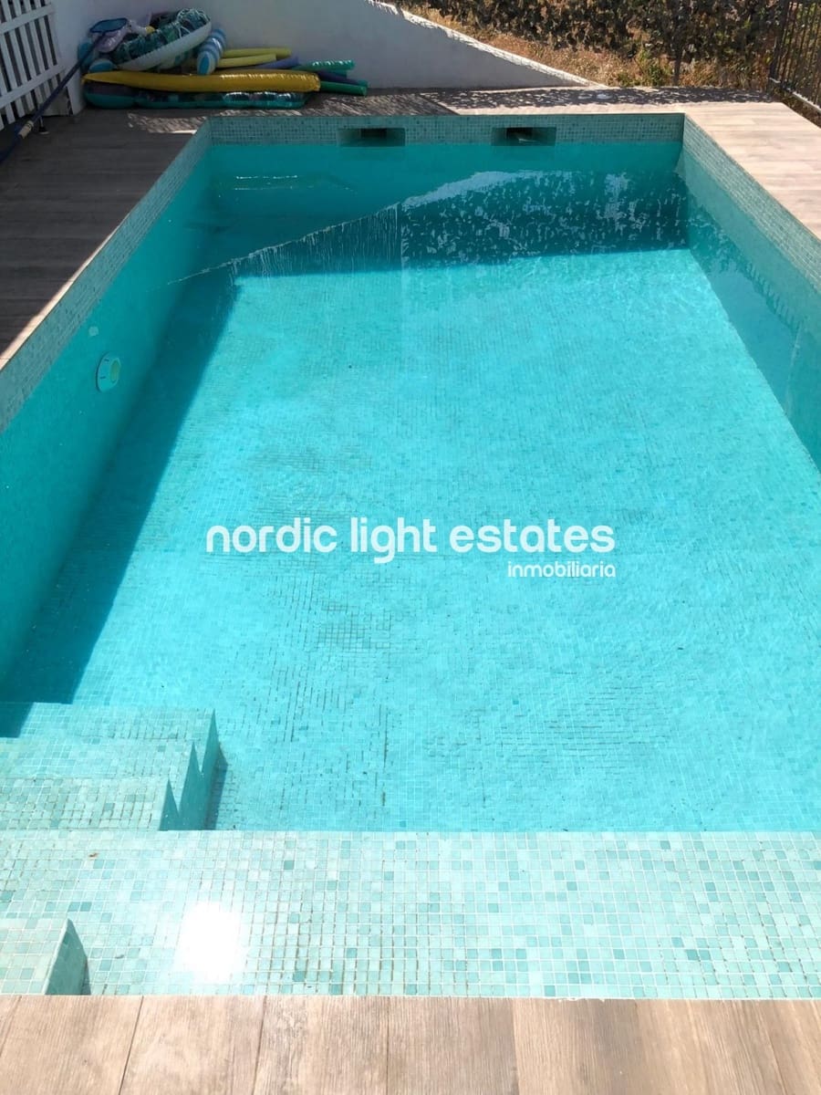 5 soverom Villa til salgs i Torrox med svømmebasseng garasje - € 650 000 (Ref: 9203283)