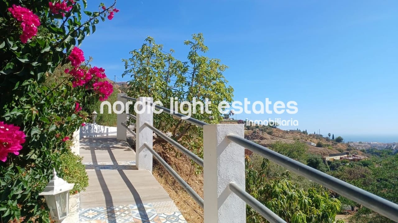 5 soverom Villa til salgs i Torrox med svømmebasseng garasje - € 650 000 (Ref: 9203283)