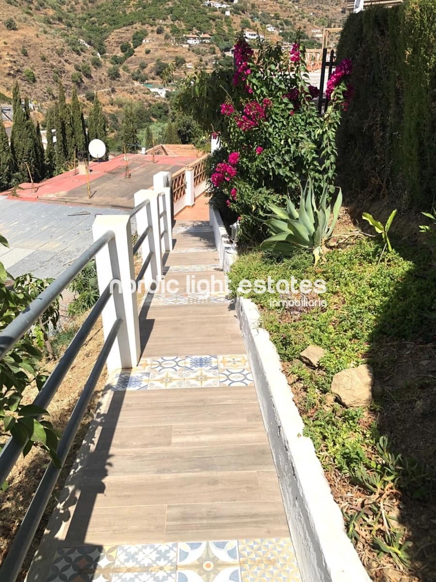 5 soverom Villa til salgs i Torrox med svømmebasseng garasje - € 650 000 (Ref: 9203283)