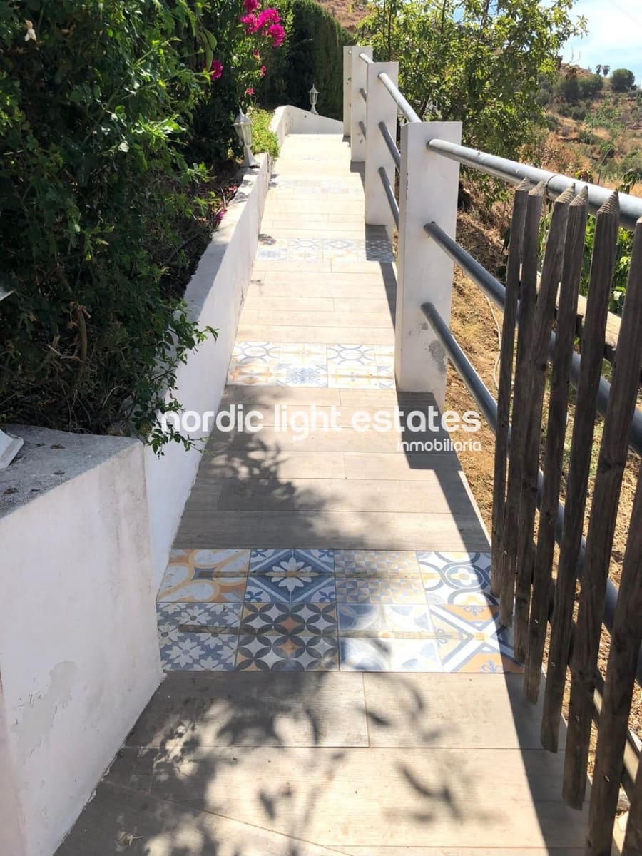 5 soverom Villa til salgs i Torrox med svømmebasseng garasje - € 650 000 (Ref: 9203283)