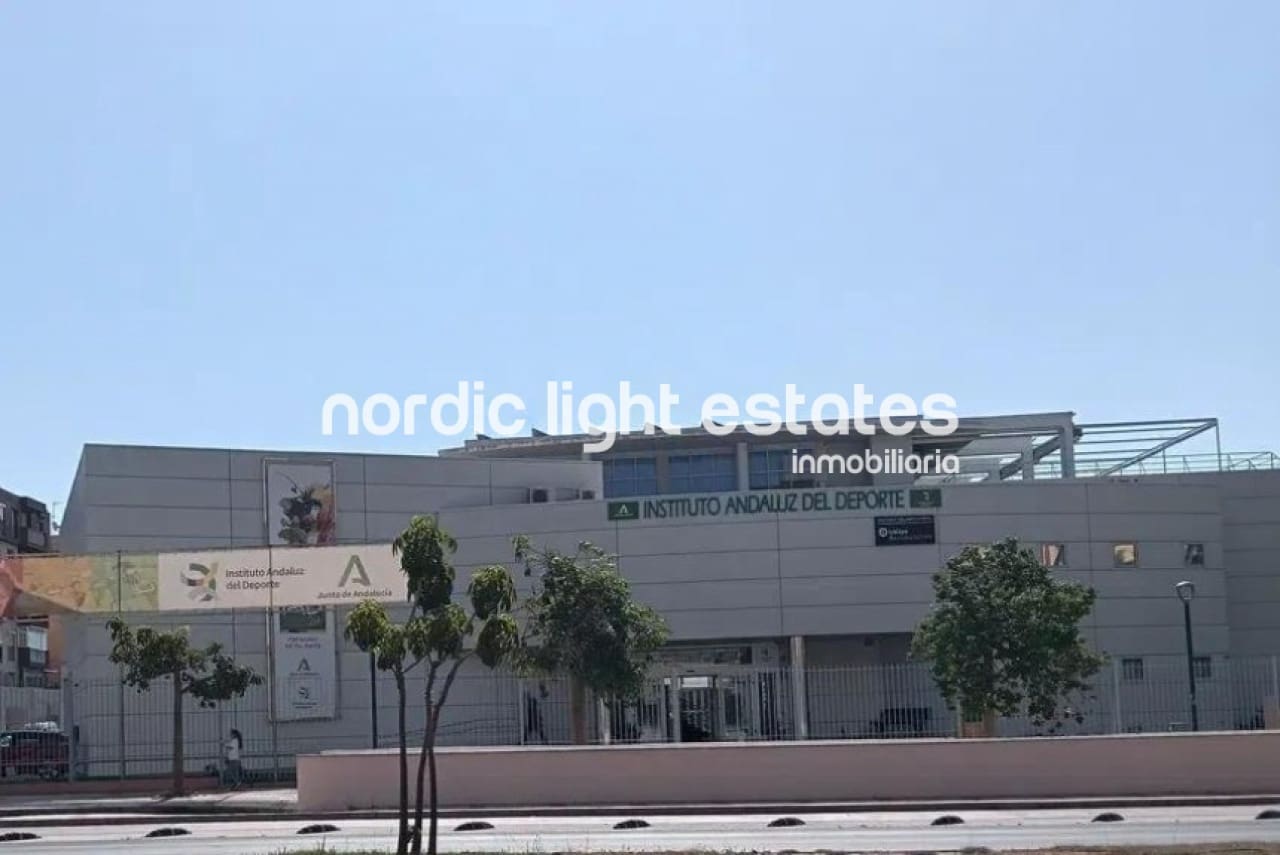 4 soveværelse Lejlighed til salg i Malaga by med garage - € 413.000 (Ref: 9205439)