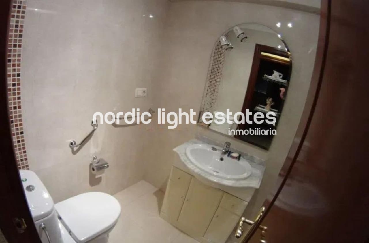 4 soveværelse Lejlighed til salg i Malaga by med garage - € 413.000 (Ref: 9205439)