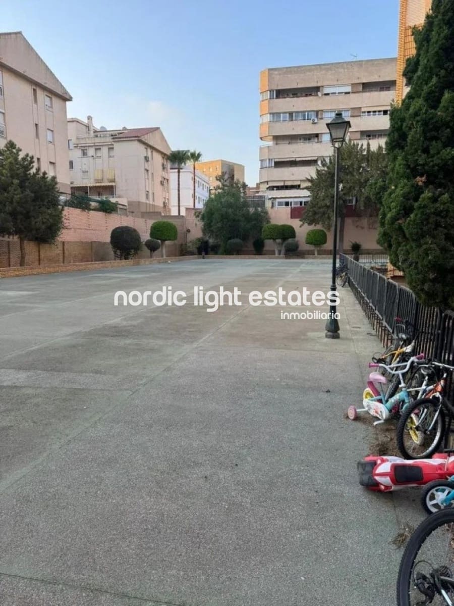 4 soveværelse Lejlighed til salg i Malaga by med garage - € 413.000 (Ref: 9205439)