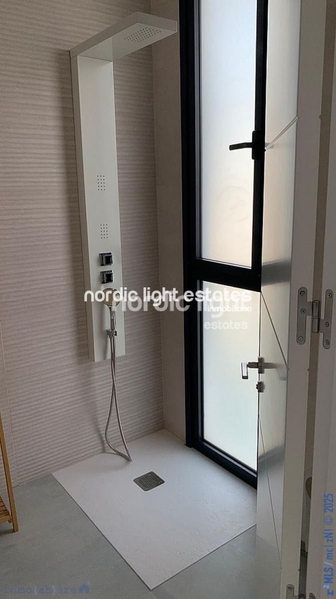 4 soveværelse Semi-Rækkehus til salg i Torre de Benagalbon med swimmingpool garage - € 545.000 (Ref: 9210523)