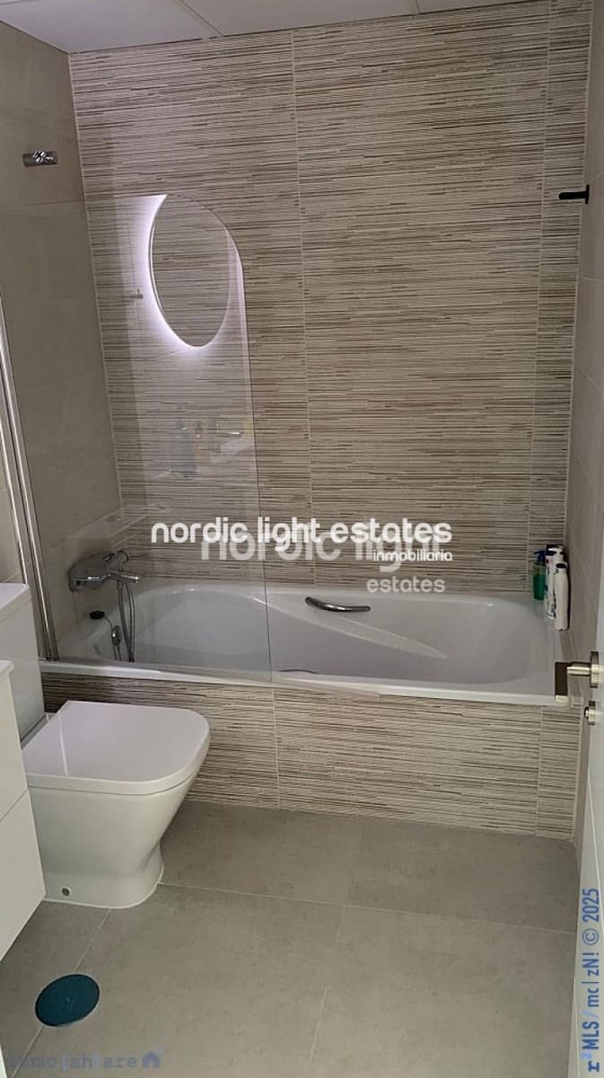 4 soveværelse Semi-Rækkehus til salg i Torre de Benagalbon med swimmingpool garage - € 545.000 (Ref: 9210523)