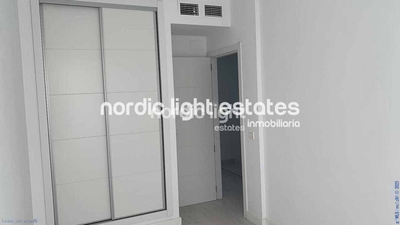 4 soveværelse Semi-Rækkehus til salg i Torre de Benagalbon med swimmingpool garage - € 545.000 (Ref: 9210523)