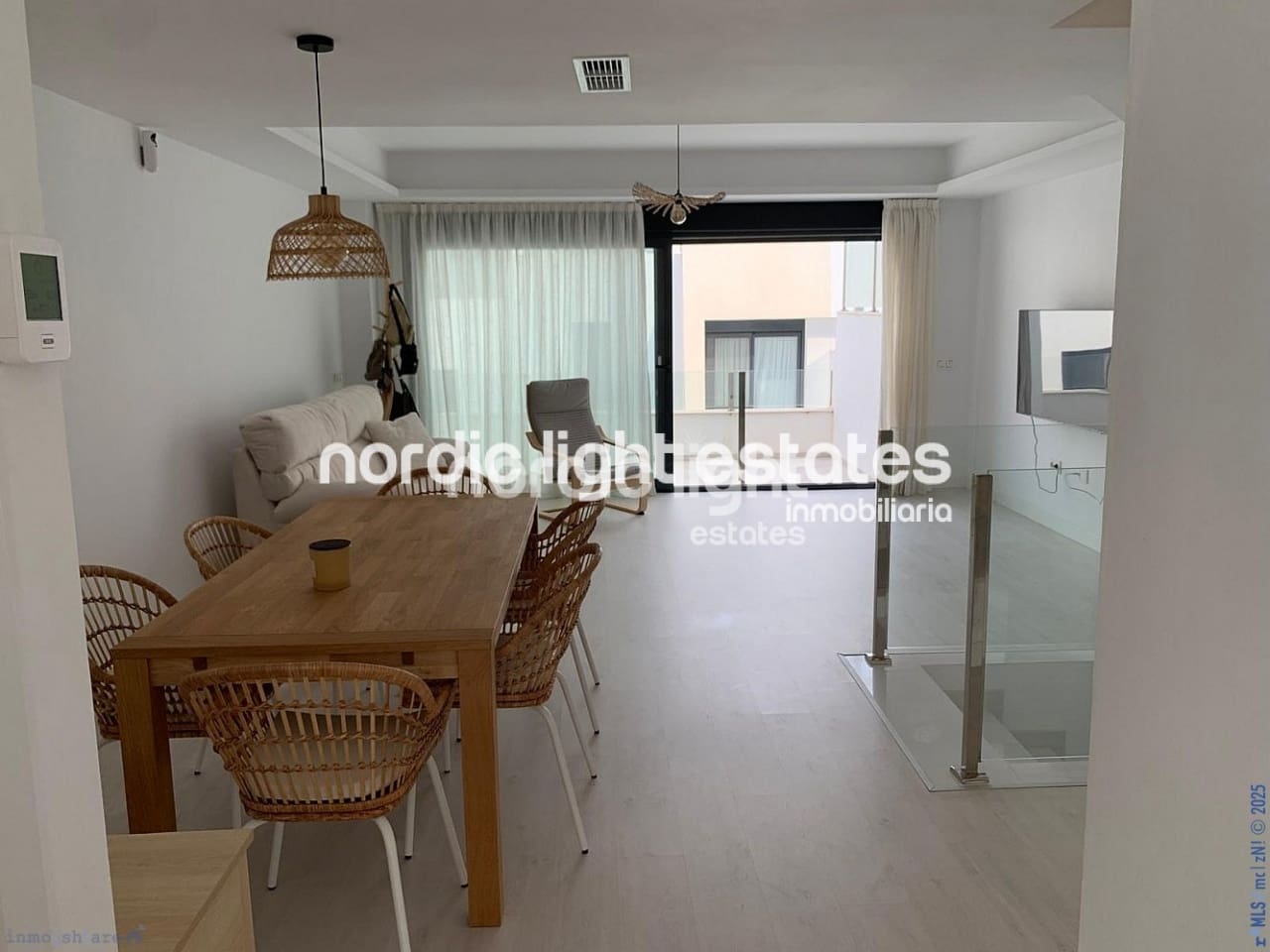 4 soveværelse Semi-Rækkehus til salg i Torre de Benagalbon med swimmingpool garage - € 545.000 (Ref: 9210523)