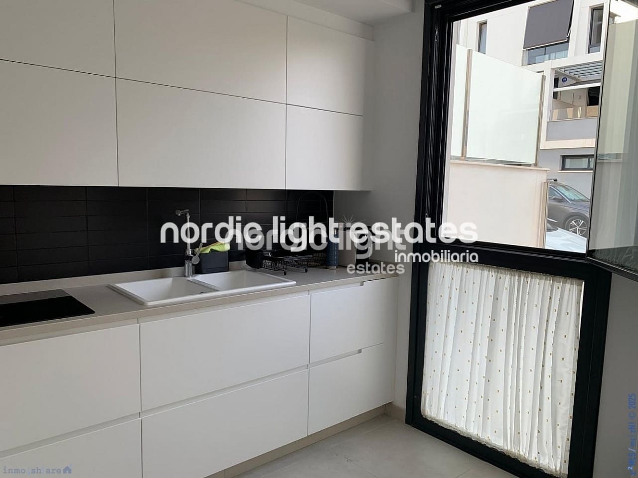 4 soveværelse Semi-Rækkehus til salg i Torre de Benagalbon med swimmingpool garage - € 545.000 (Ref: 9210523)